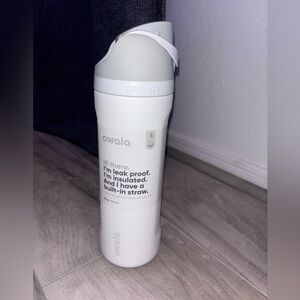NWT Owala White & Light Gray Insulated Water Bottle with Built-In Straw